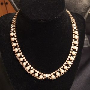 gold tone faux pearls necklace.